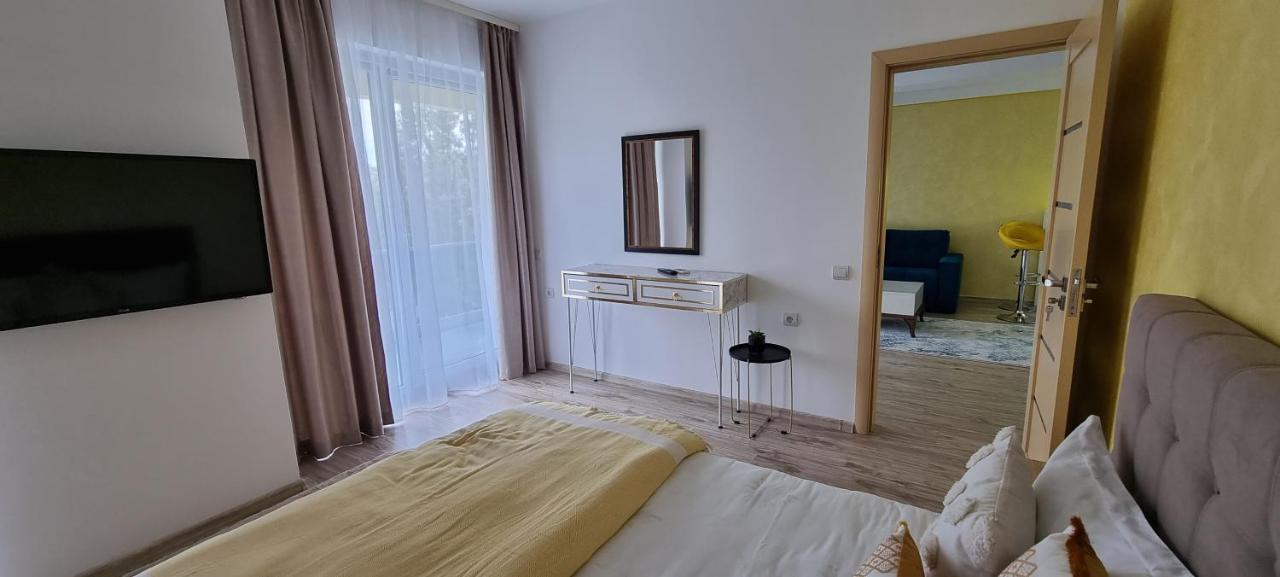 Eral Apartment Mamaia Bagian luar foto